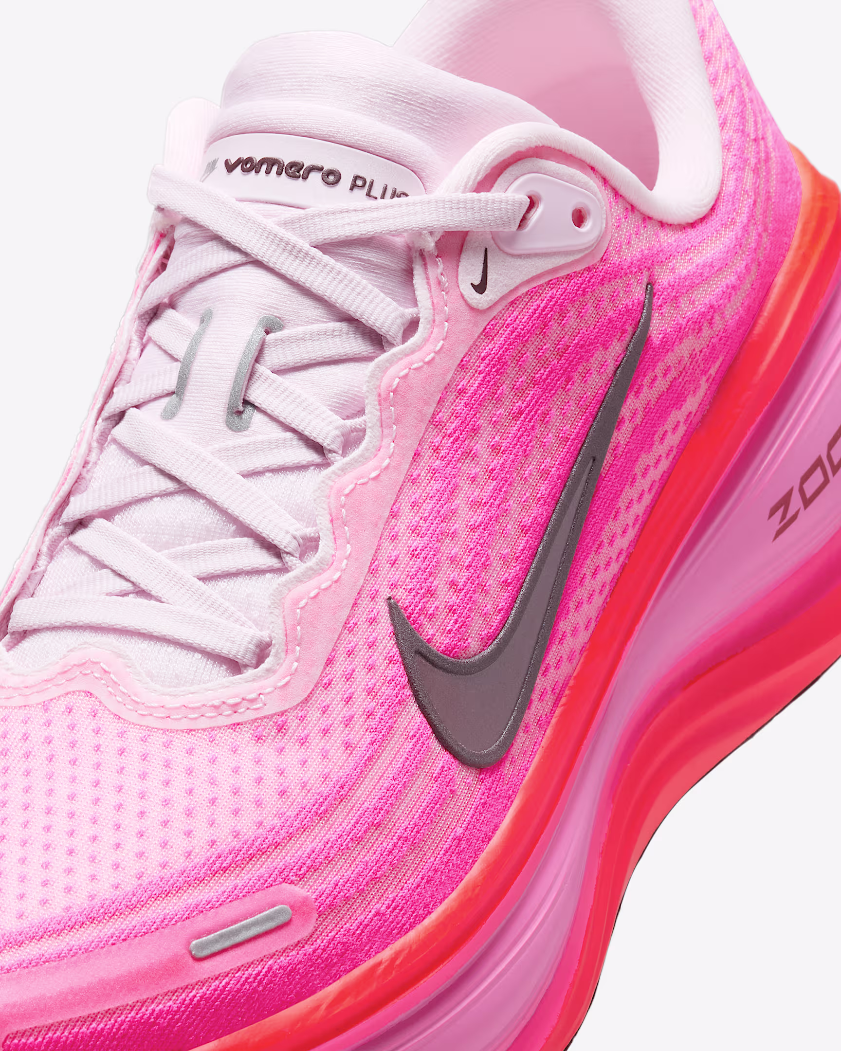 W+NIKE+VOMERO+PLUS (6).avif